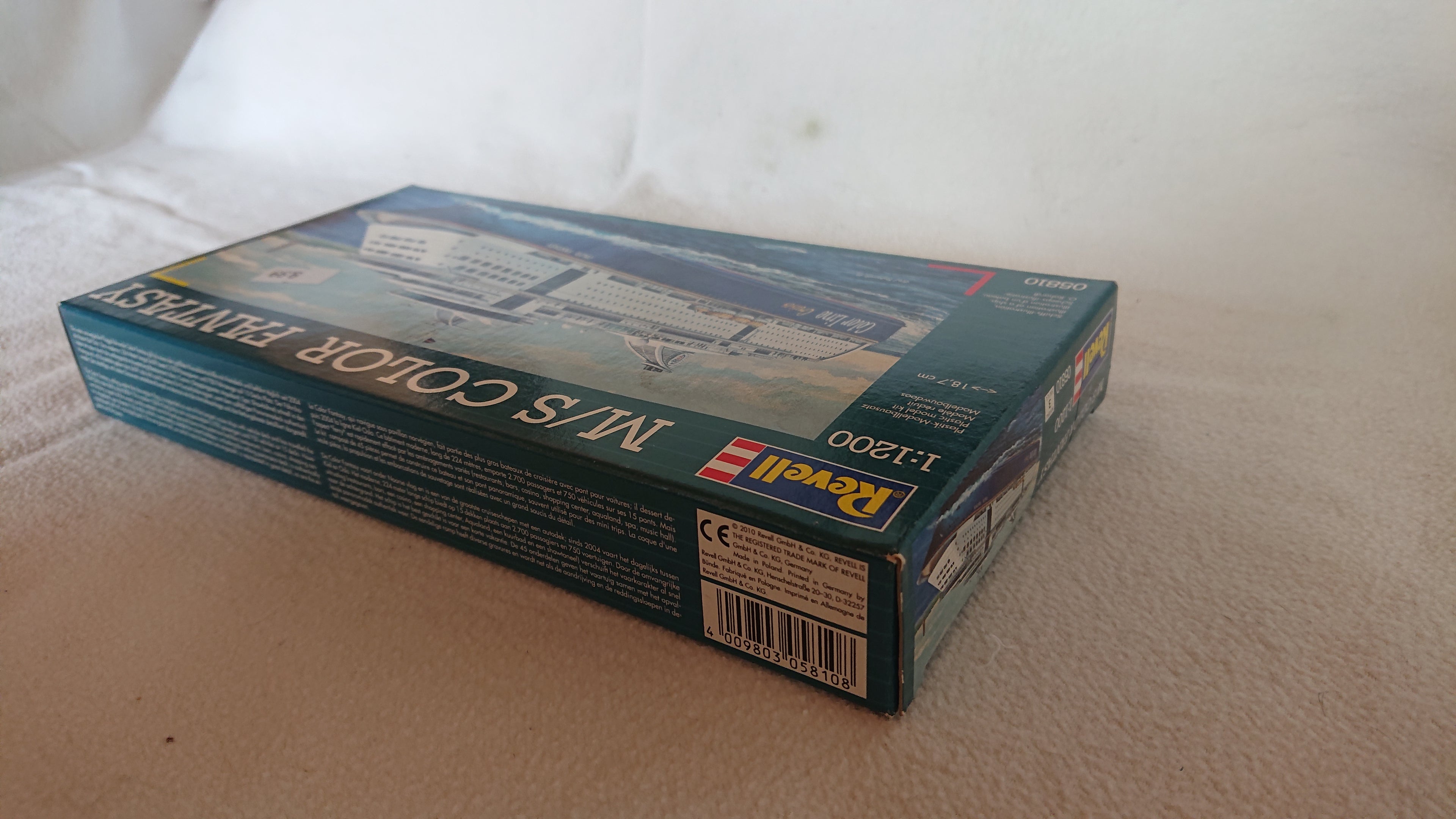 Revell 05810 M/S Color Fantasy 1:1200